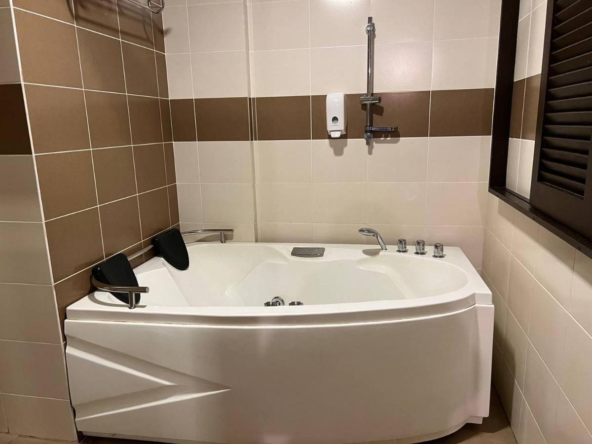 Homestay Melaka B Lagoon Studio Apartment Free Waterpark Tickets Kampong Bukit Beruang Ngoại thất bức ảnh